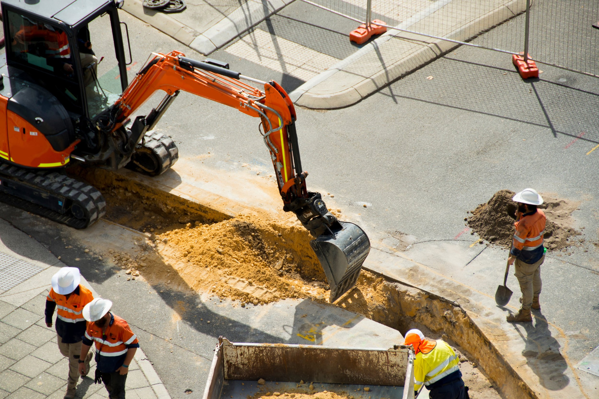 Construction crew supporting excavation works on an active site